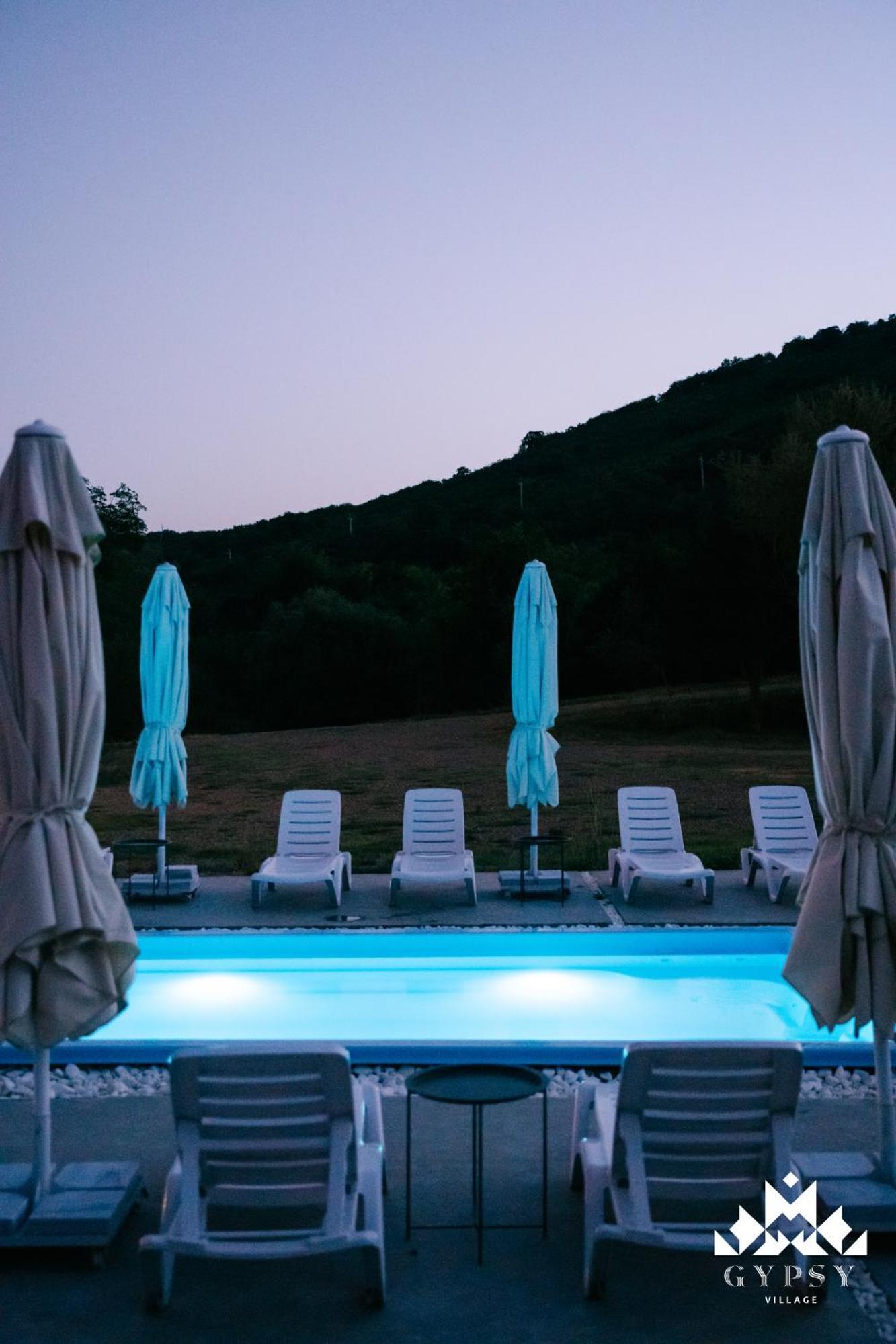 Gipsy Village Park Hotel Asureti ภายนอก รูปภาพ